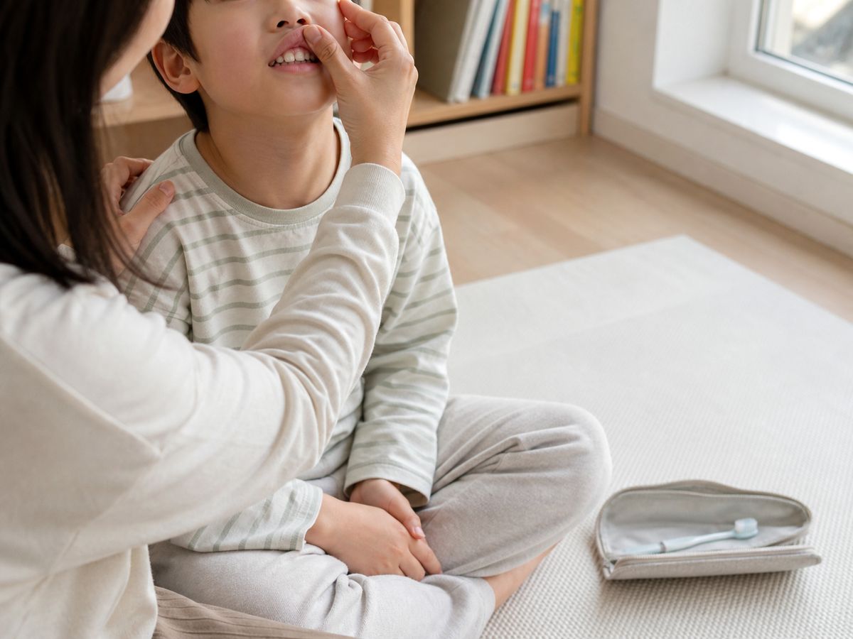 Checking a baby tooth that has started to loosen — Yonsei The Strong Dental Clinic