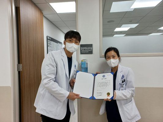 임상지도교수 감사장 기념 사진
